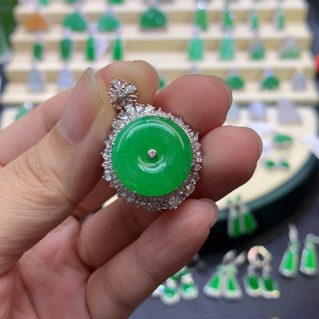 翡翠吊坠(不含链)18K金镶嵌