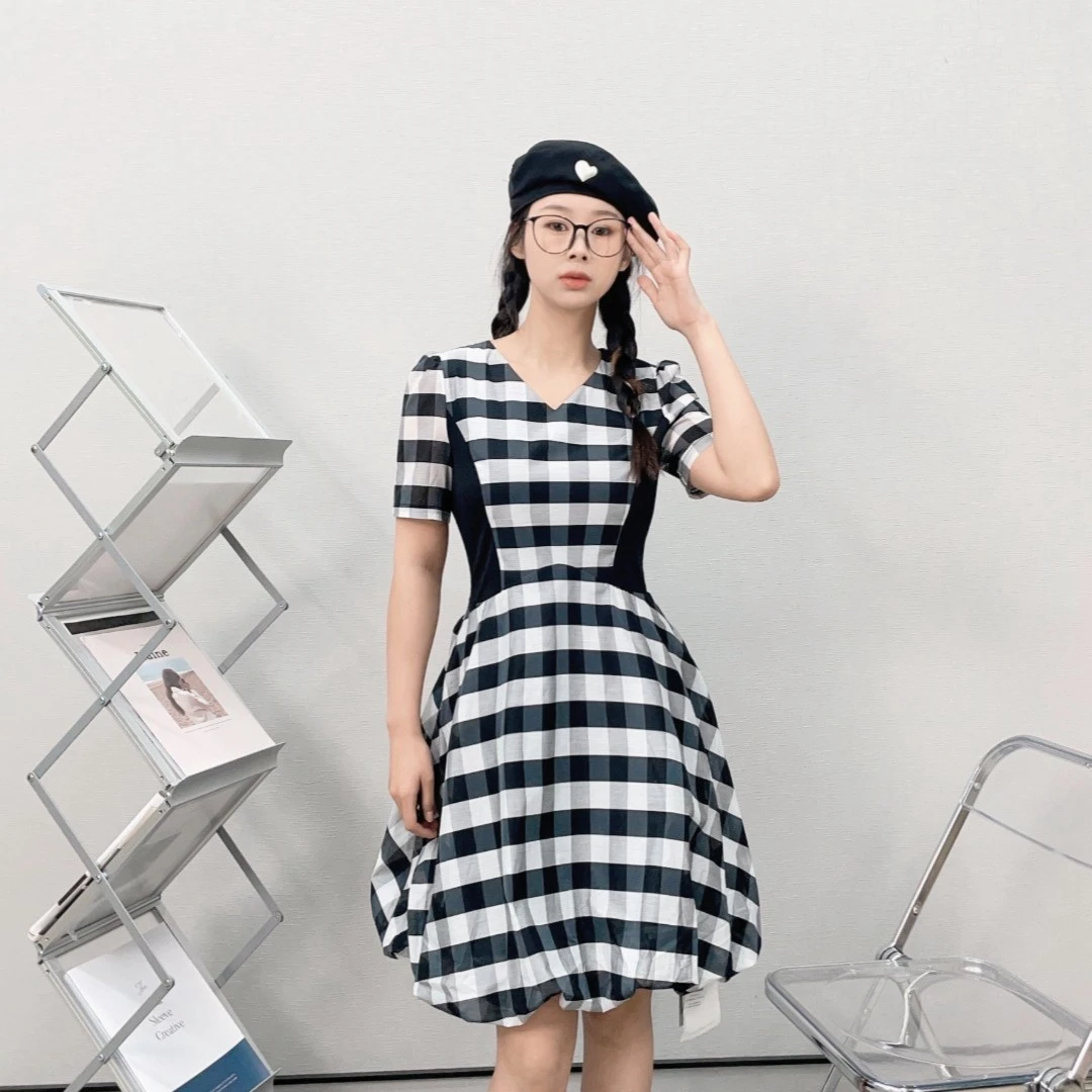 [Lohas Town2023夏季新款设计师黑白格纹拼接连衣裙0303232058