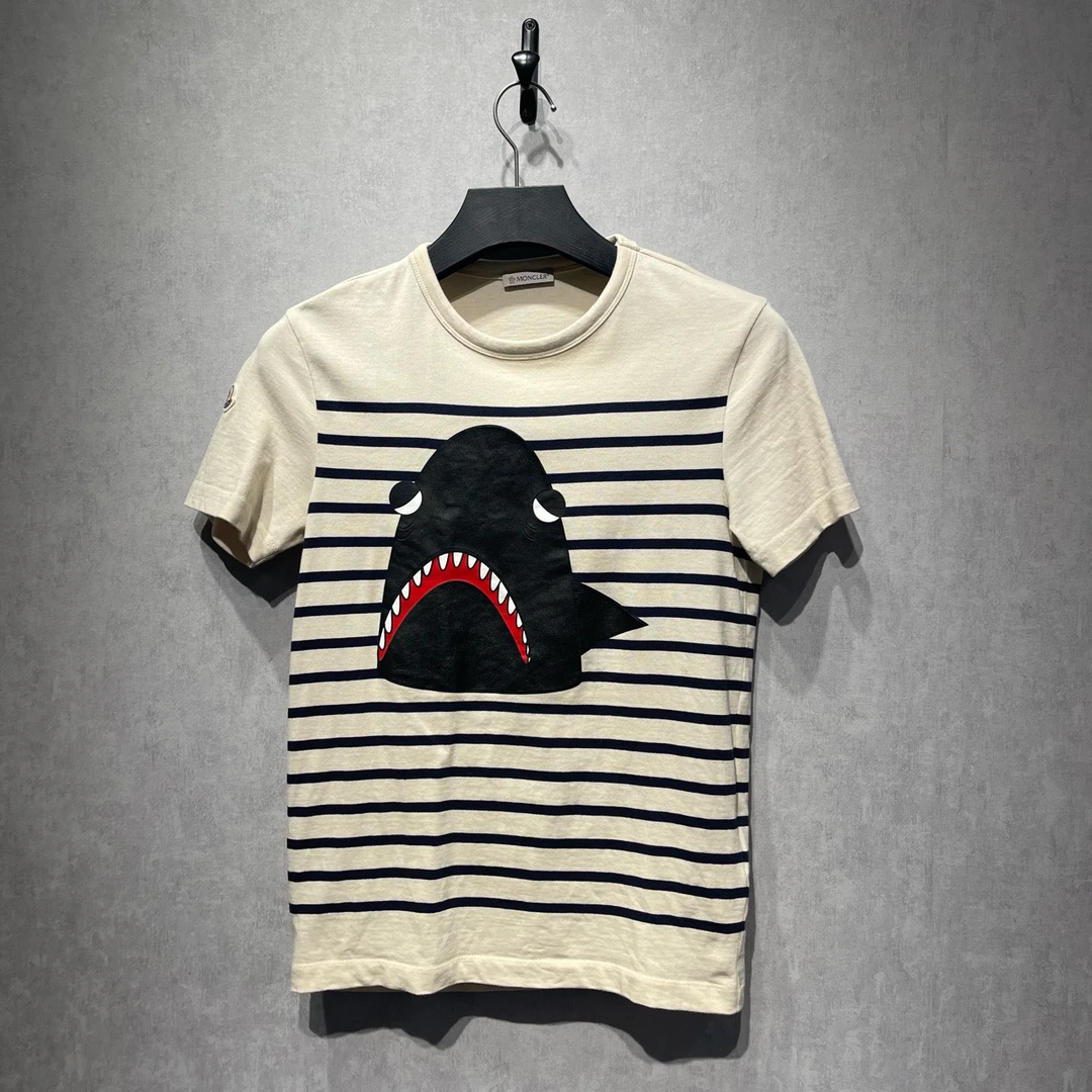 95新 MONCLER  盟可睐 鲨鱼头印花图案条纹短袖/XS码/98新