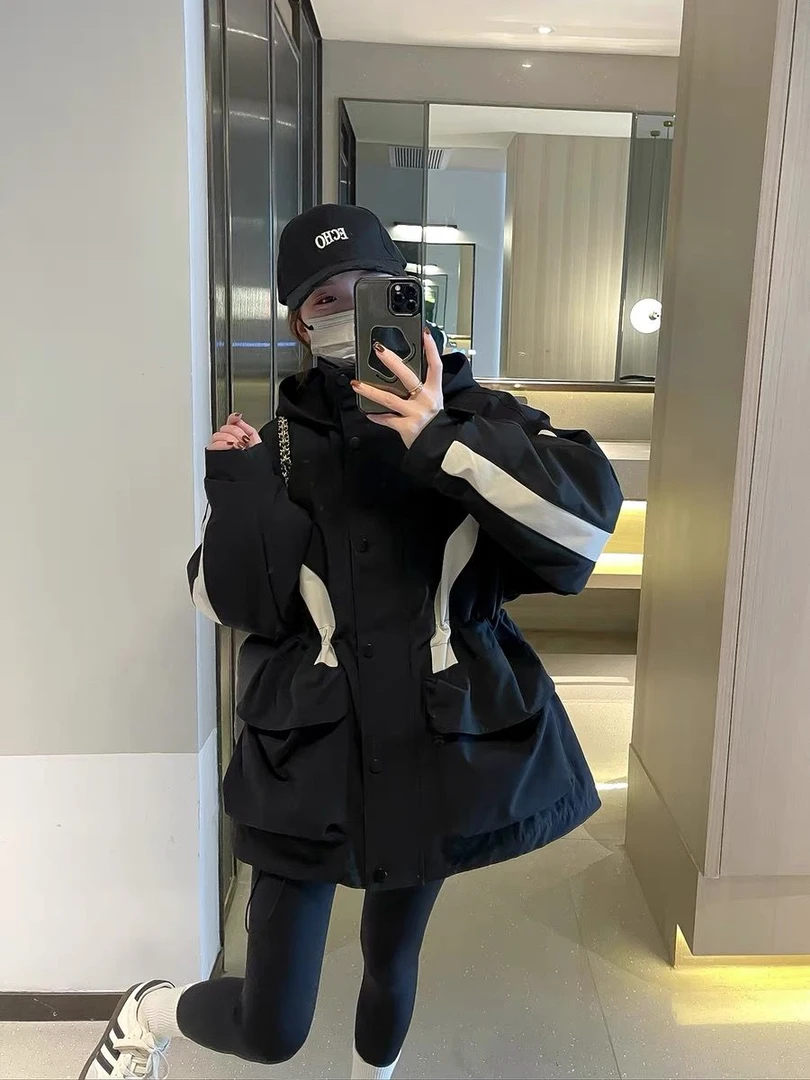 雅鹿爆款连帽冲锋衣羽绒服女中长款冬季新款2024拼色收腰白鸭绒派