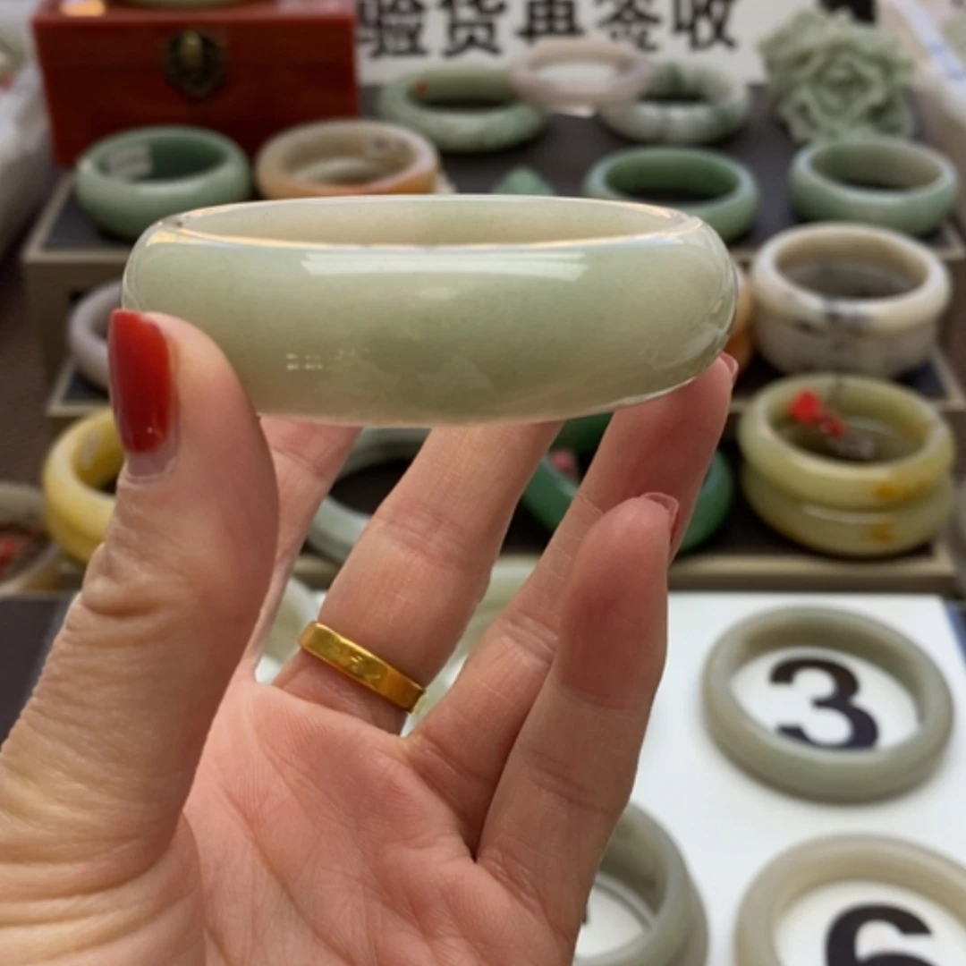 【闪购商品】石英质玉手镯未镶嵌“**”52