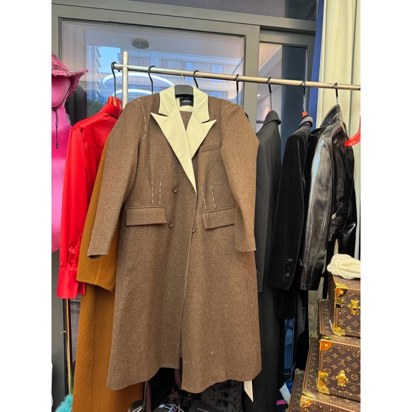 白色拼接领长款大衣