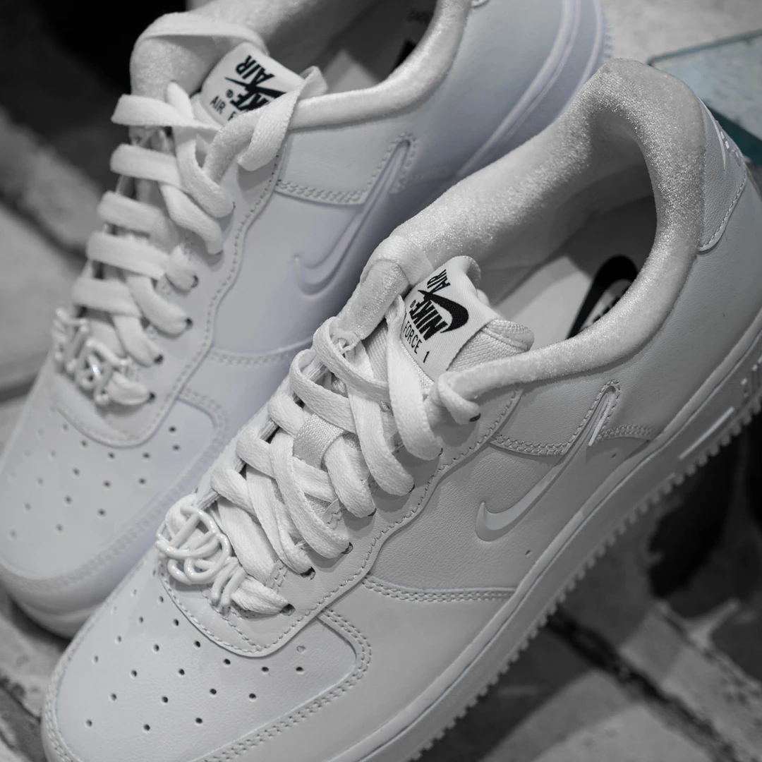 Nike耐克airforce1low07se女子舒适户外纯白低帮鞋复古FB8251-100