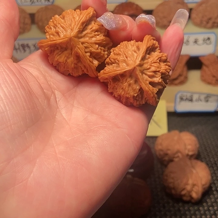 【闪购商品】文玩核桃吊坠梦*。三棱