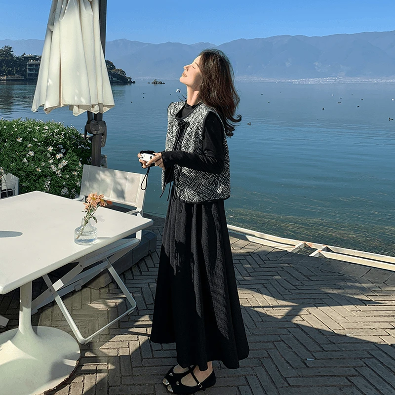 新中式黑色长袖T恤马甲半身裙三件套女2025秋季新款时尚套装裙子