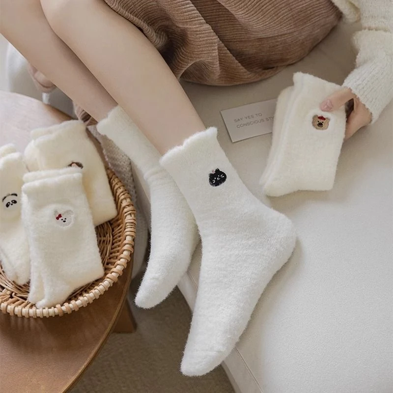袜子女韩版中筒冬款毛绒绒加绒加厚保暖厚袜子ins潮学生白色长袜
