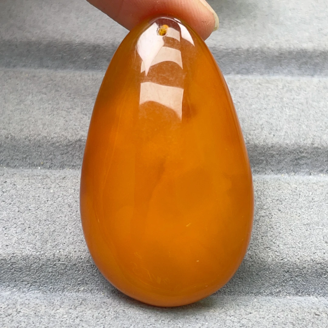 蜜糖色蜜蜡水滴吊坠，46×27×12（912号）