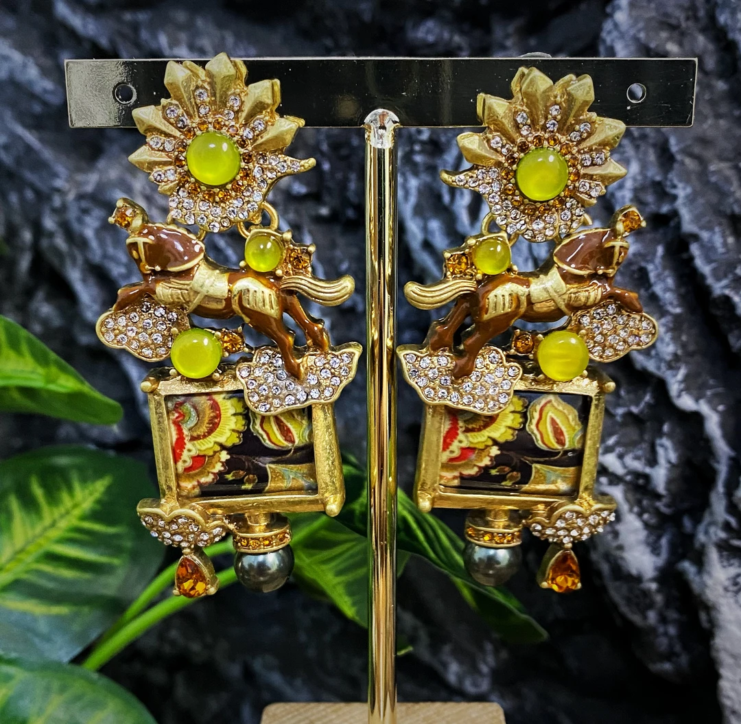 铜合金耳饰 中古轻奢时尚手工法式百搭新款神兽踏祥云耳钉80558