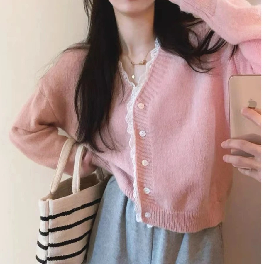 日系软糯百搭针织开衫女秋季新款蕾丝拼接短外套甜美减龄外穿毛衣