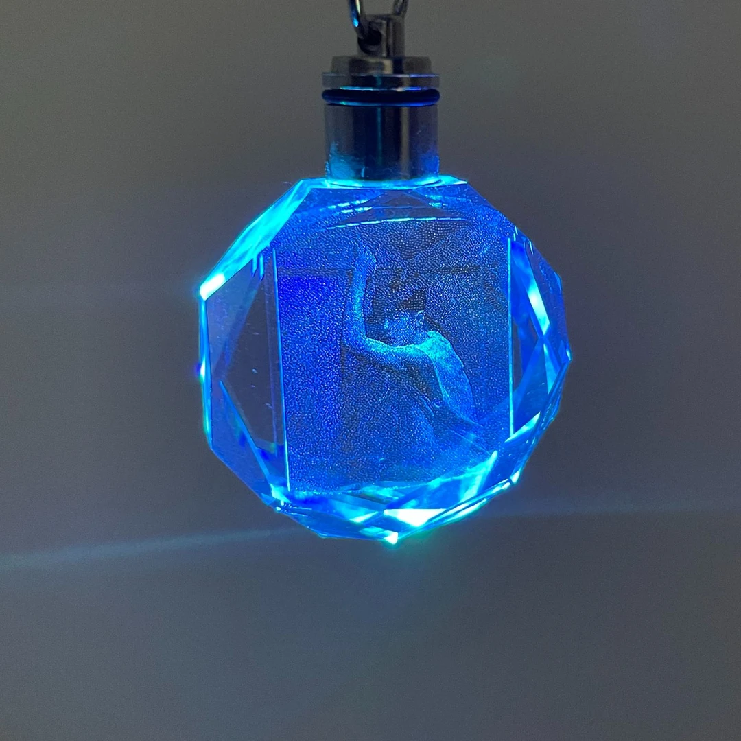 肖战王一博水晶挂件可发光多送一套电池一物一拍