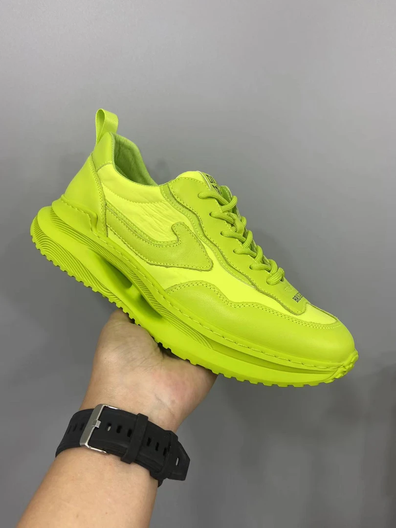 2025年新款黑白时尚真皮头层牛皮的厚底休闲板鞋LE7741