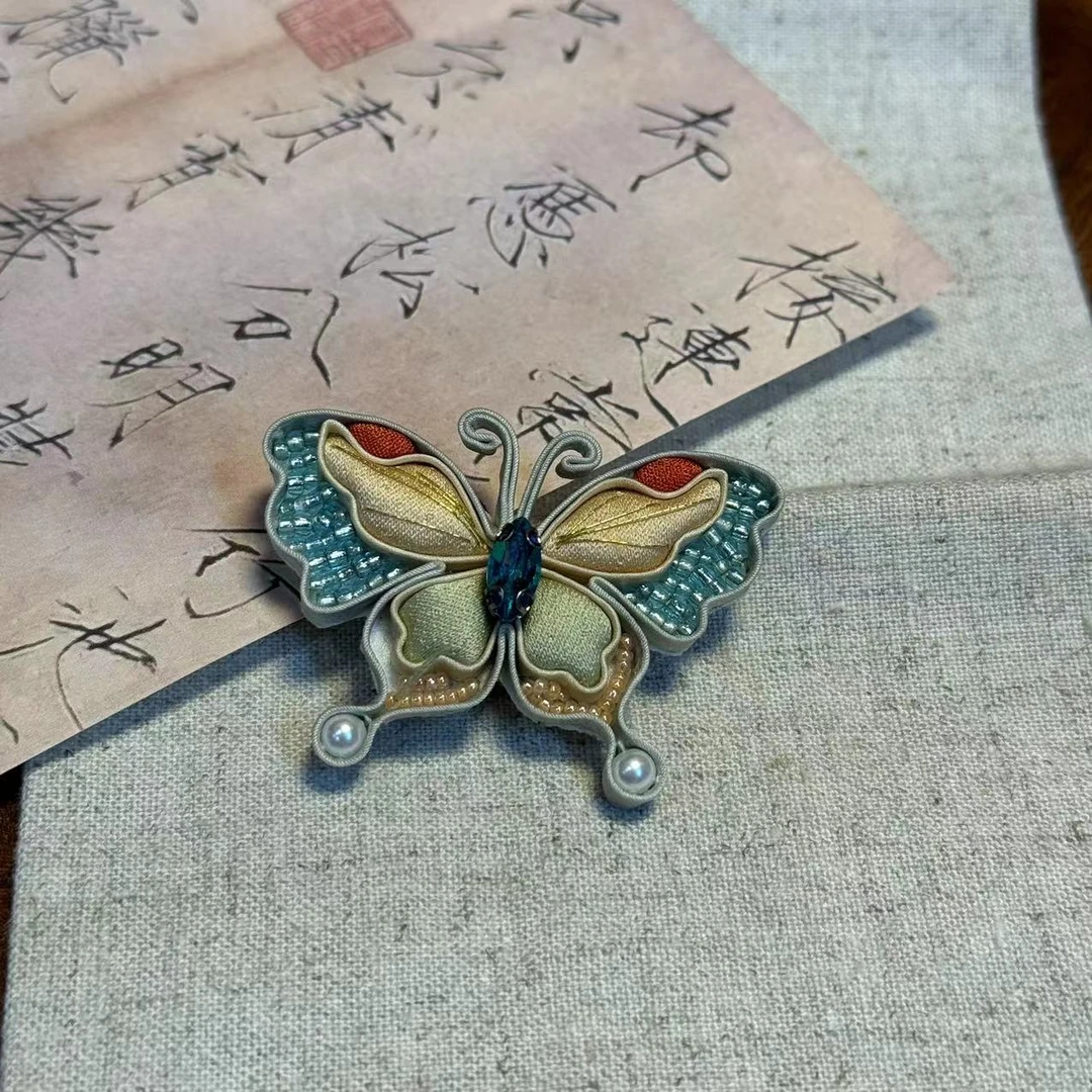 手工盘扣桑蚕丝缠花胸针小众可爱复古胸花旗袍配饰