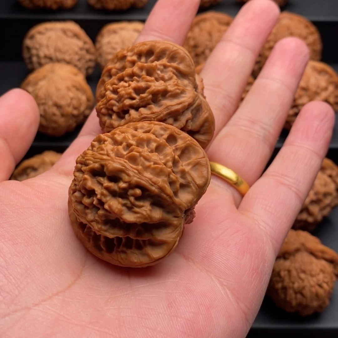 【闪购商品】文玩核桃把件随**！41玉华宫粗筋王