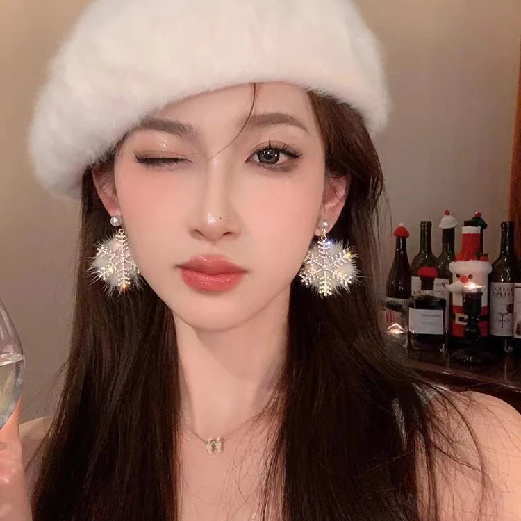 合金耳饰 时尚耳环女温柔气质圆脸轻奢夸张雪花耳饰