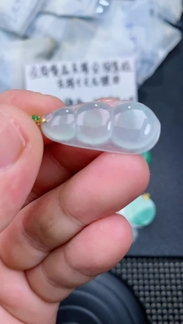 【闪购商品】翡翠颈饰18K金镶嵌翡翠豆子 赠皮绳