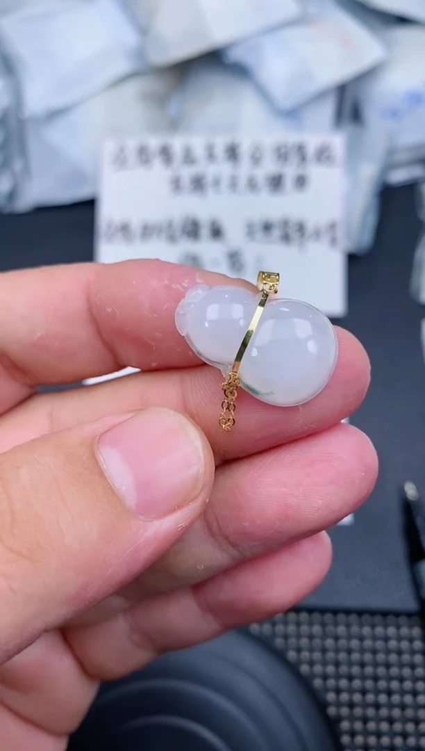 【闪购商品】翡翠颈饰18K金镶嵌翡翠葫芦 赠皮绳