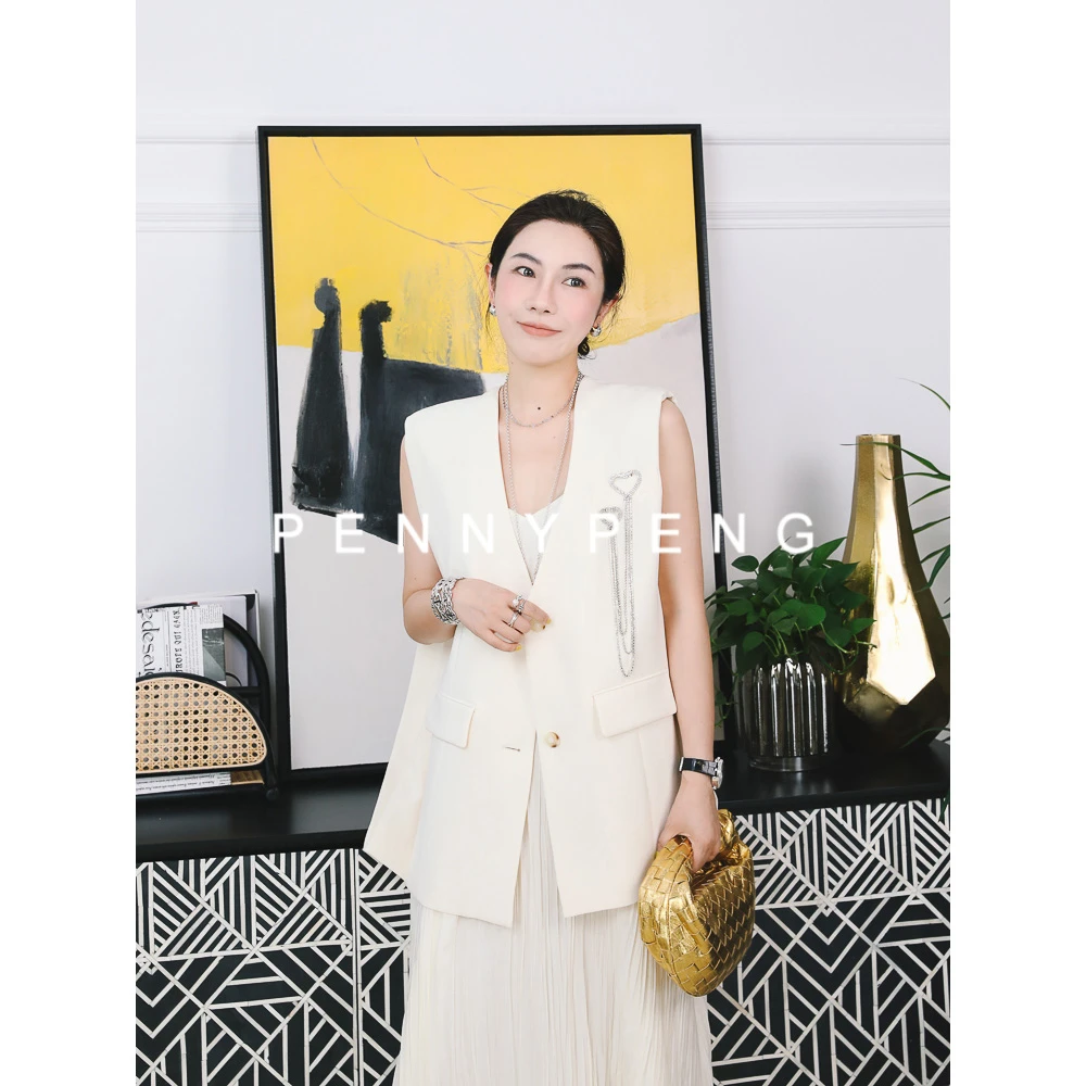PENNYPENG自成焦点欧若风轻奢早春米白色爱心链条装饰西服马甲