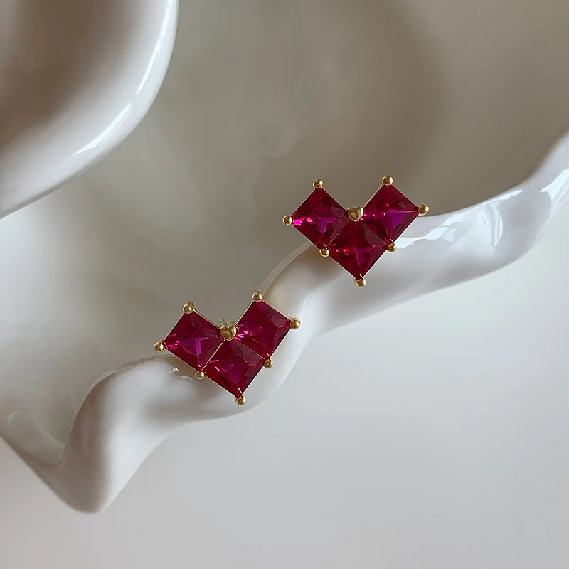 铜合金耳饰 新款爱心耳钉精致小巧通勤百搭耳环养耳洞耳饰32839