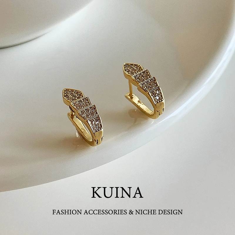 铜合金耳饰 精致小巧百搭耳钉女人味时尚气质耳饰新款耳环62439