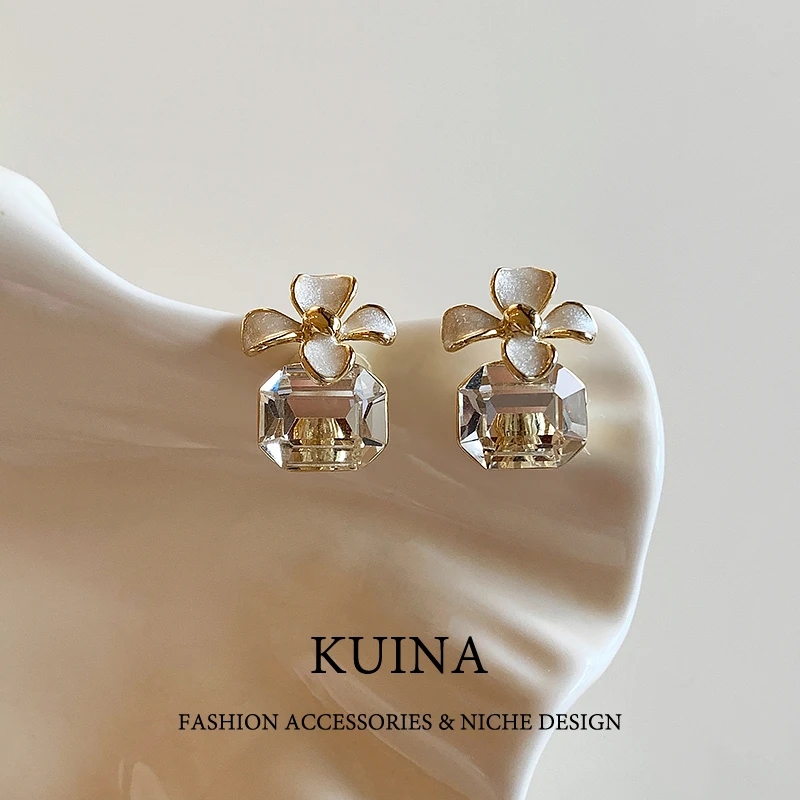 铜合金耳饰 法式轻奢花朵耳钉优雅高级大气耳环耳饰0115939