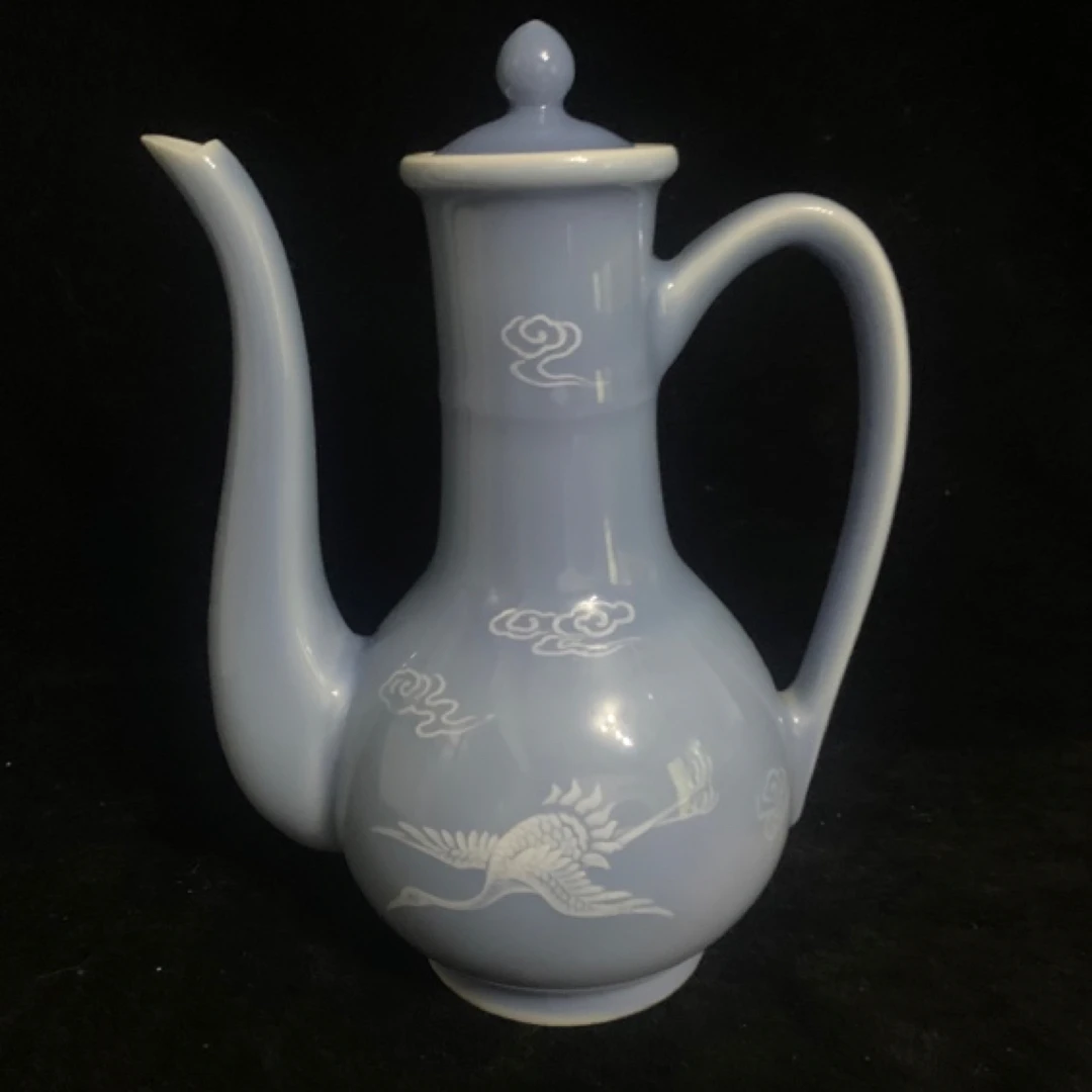 景德镇市建国瓷厂生产的酒壶