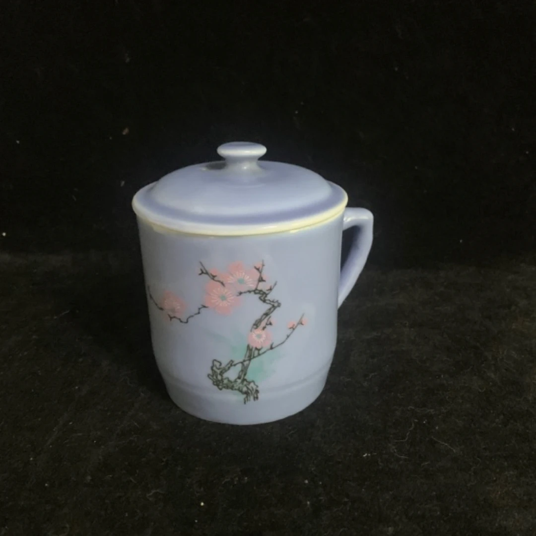 景德镇市建囯瓷厂生产的荼杯