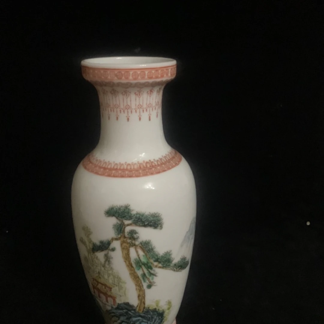 景德镇市艺术瓷厂生产的花瓶