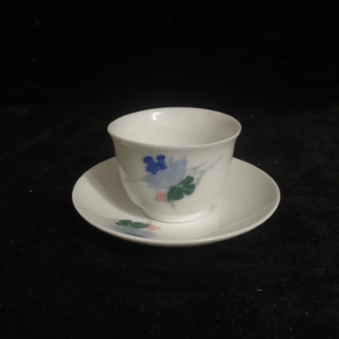 㬌德镇市红旗瓷厂生产的杯碟