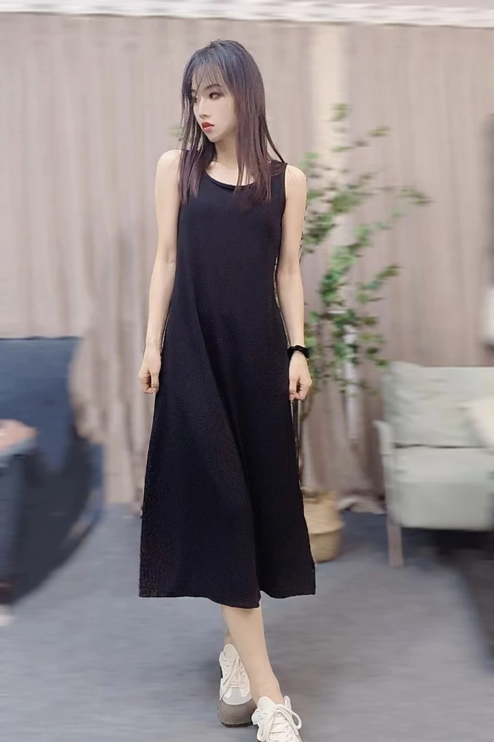 夏季时尚洋气简约百搭显瘦无袖长款冰丝连衣裙