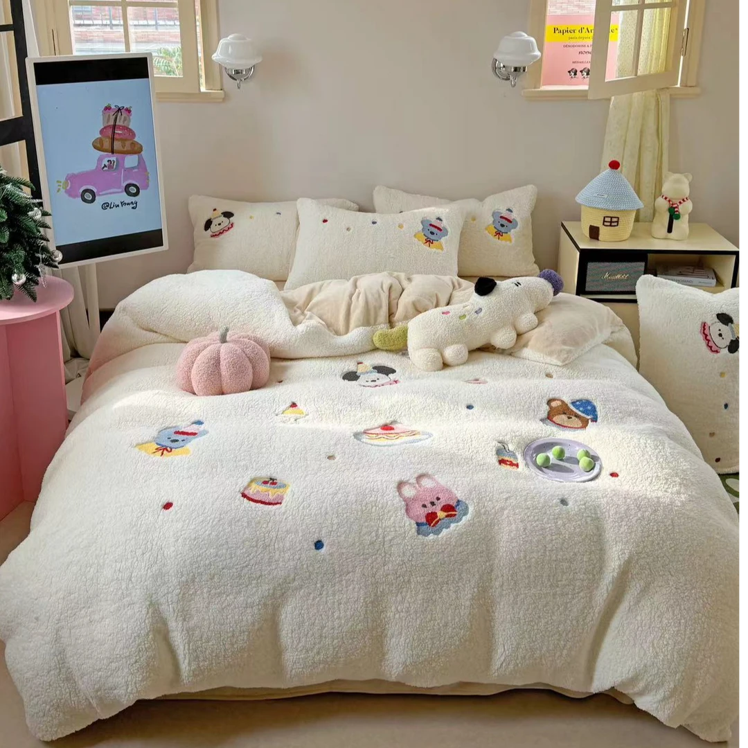 小玲子 蛋糕动物聚会 冬季加厚牛奶绒刺绣三件套四件套 可爱风