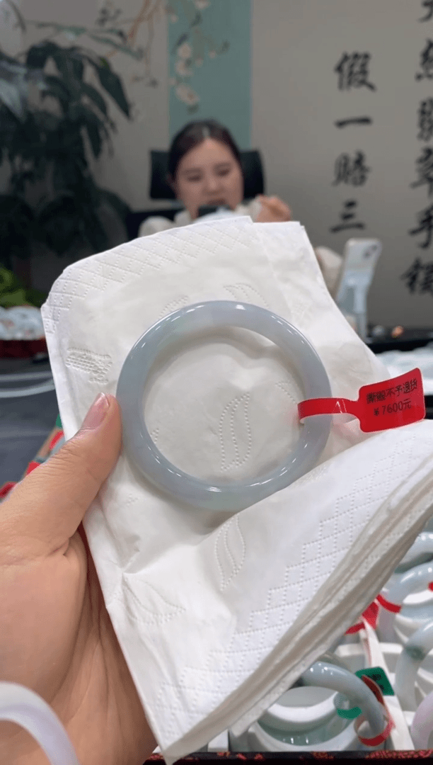 【闪购商品】翡翠手镯未镶嵌多人11597