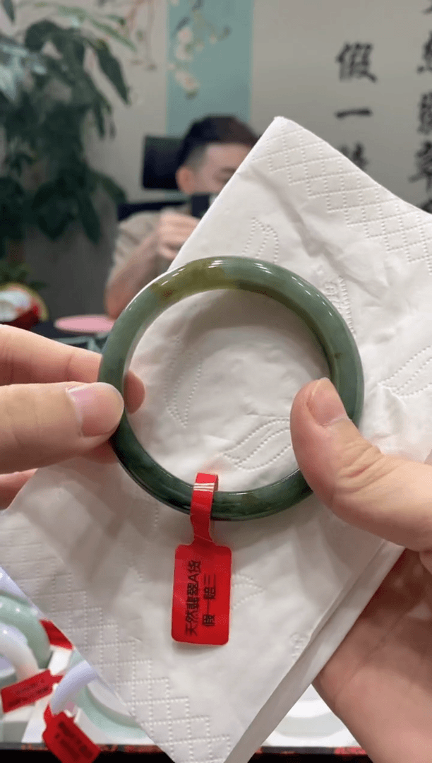 【闪购商品】翡翠手镯未镶嵌多人13371