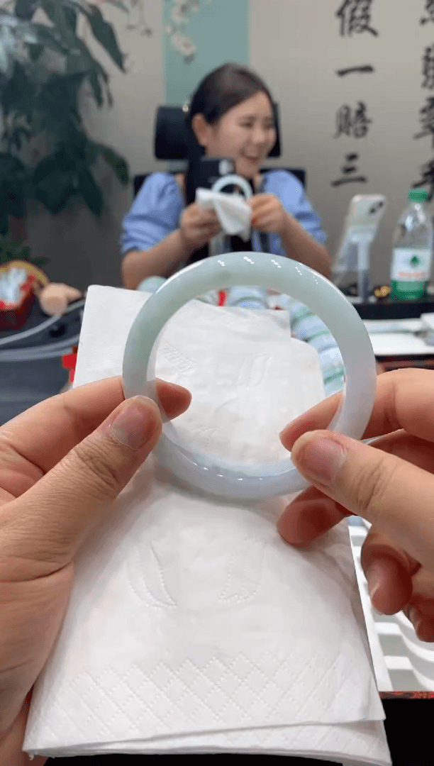 【闪购商品】翡翠手镯未镶嵌多人13826