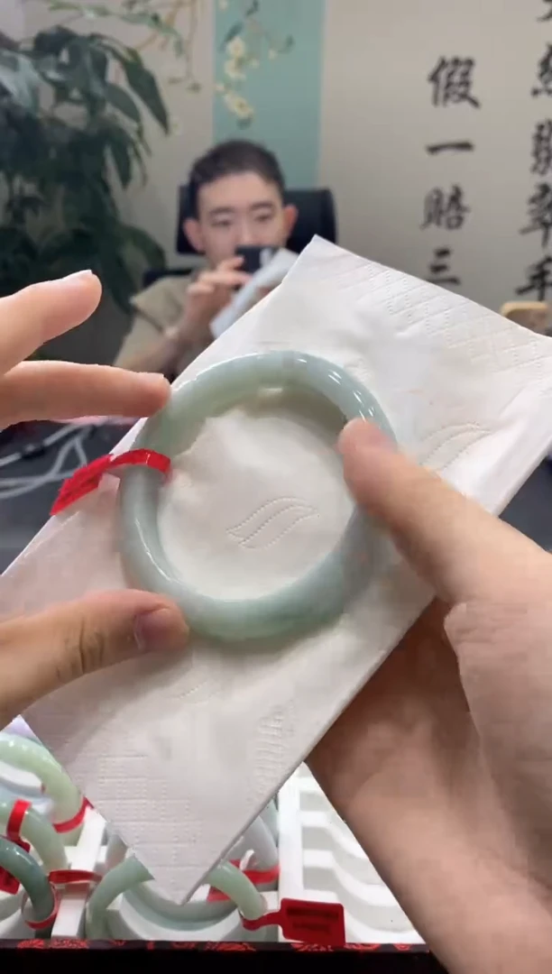 【闪购商品】翡翠手镯未镶嵌多人00008878