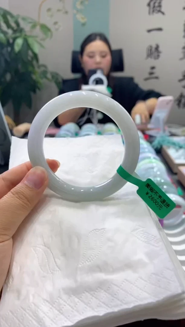 【闪购商品】翡翠手镯未镶嵌多人08157