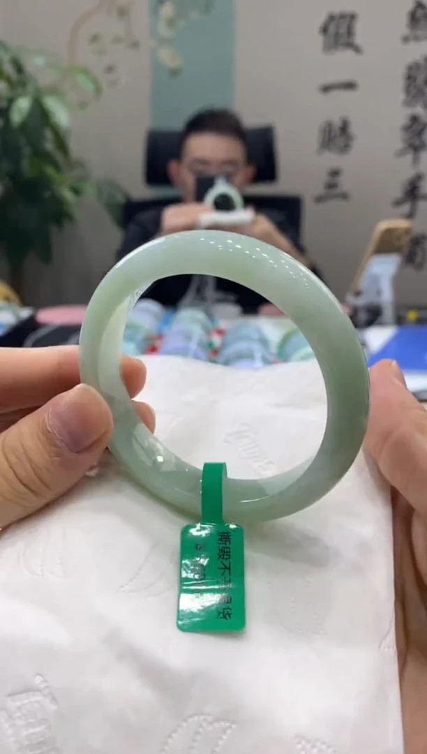 【闪购商品】翡翠手镯未镶嵌多人00007480