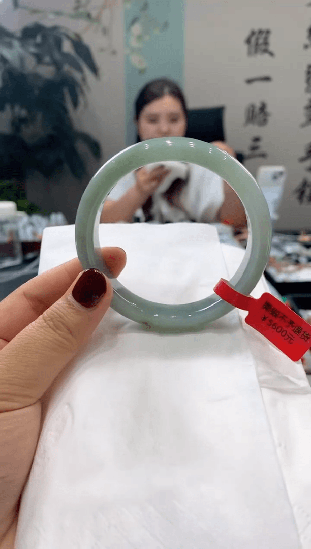 【闪购商品】翡翠手镯未镶嵌多人09118