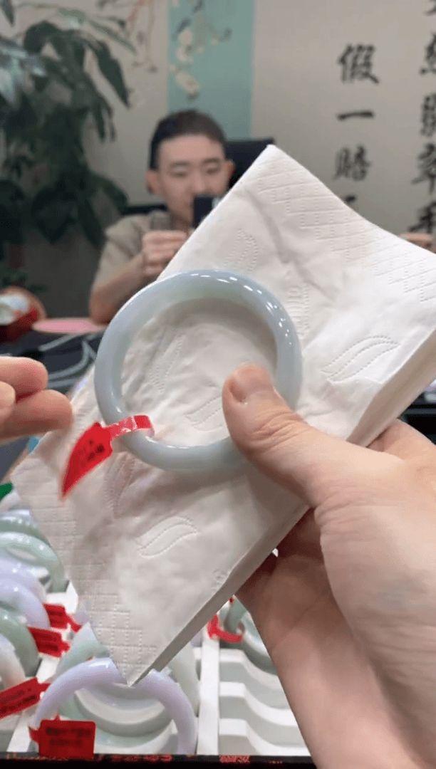 【闪购商品】翡翠手镯未镶嵌多人13375