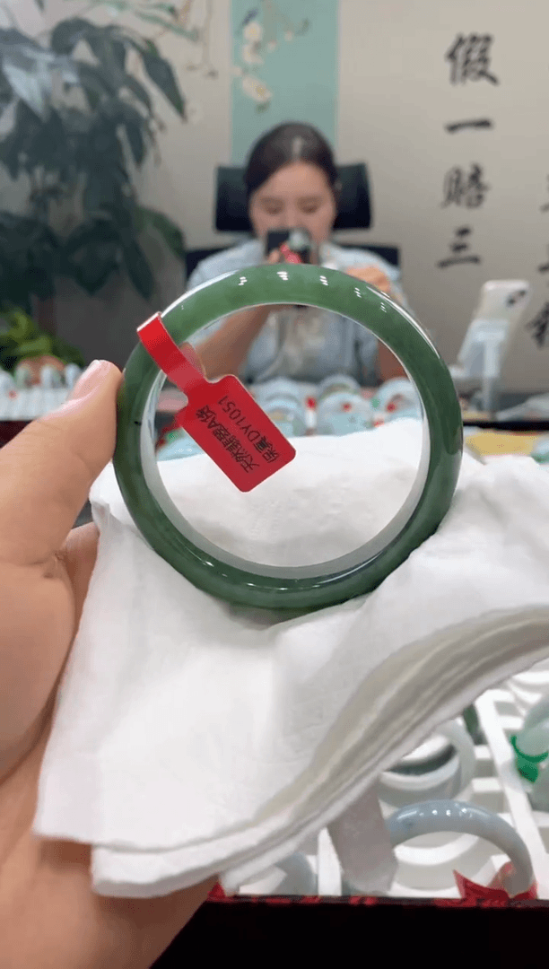 【闪购商品】翡翠手镯未镶嵌多人12844