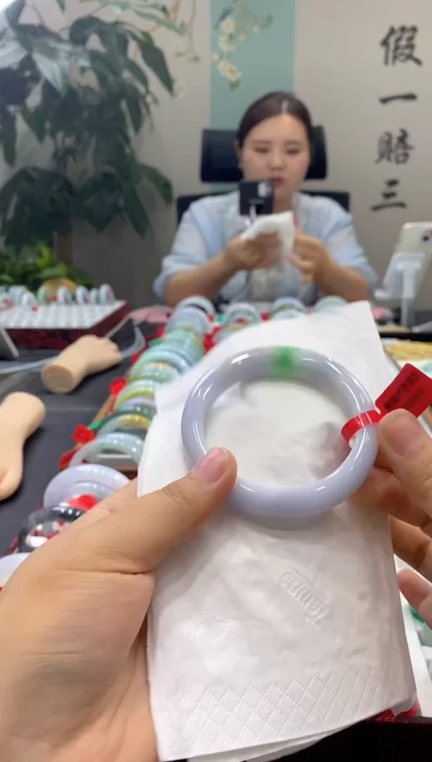 【闪购商品】翡翠手镯未镶嵌多人12840