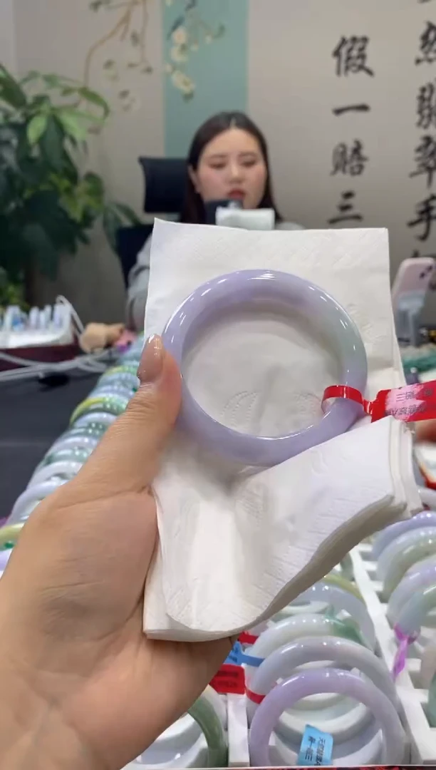 【闪购商品】翡翠手镯未镶嵌多人06074