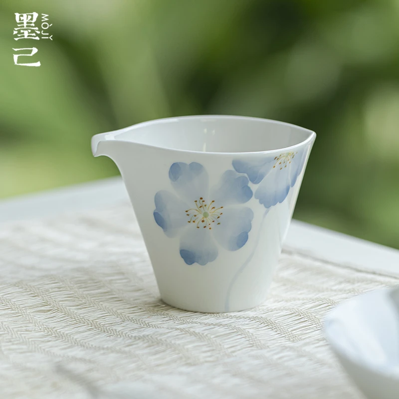 墨己 玉泥-蓝影海棠-鹰嘴公杯精工手绘釉下彩白瓷中式陶瓷