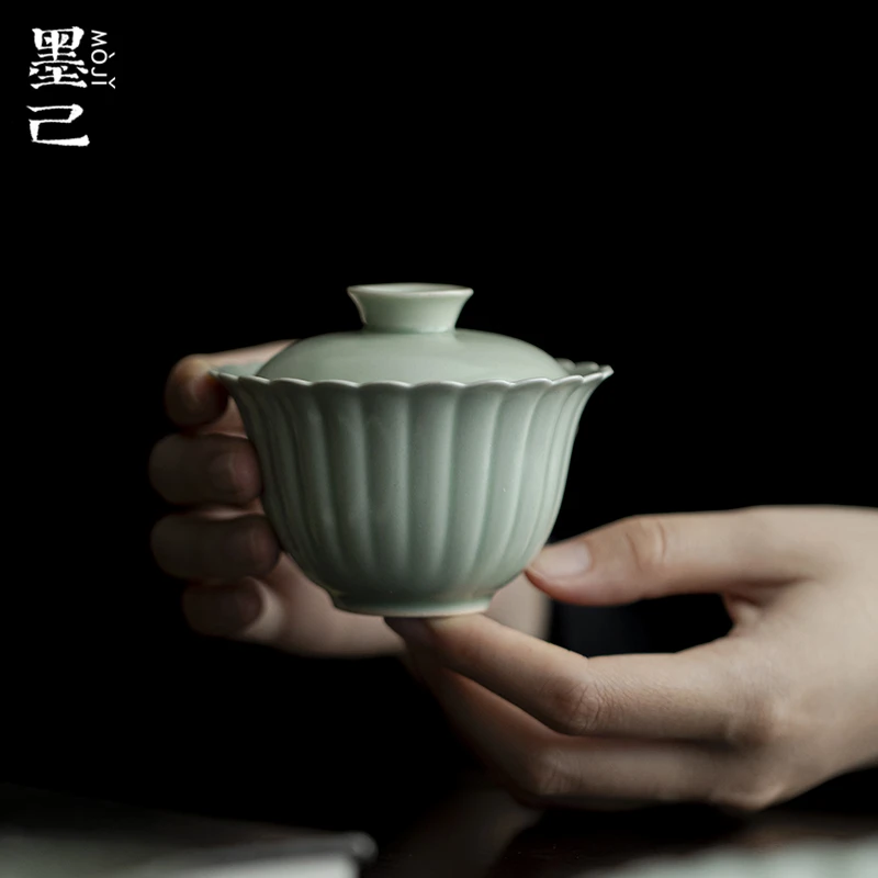 墨己豆青汝釉-筋纹菊瓣盖碗