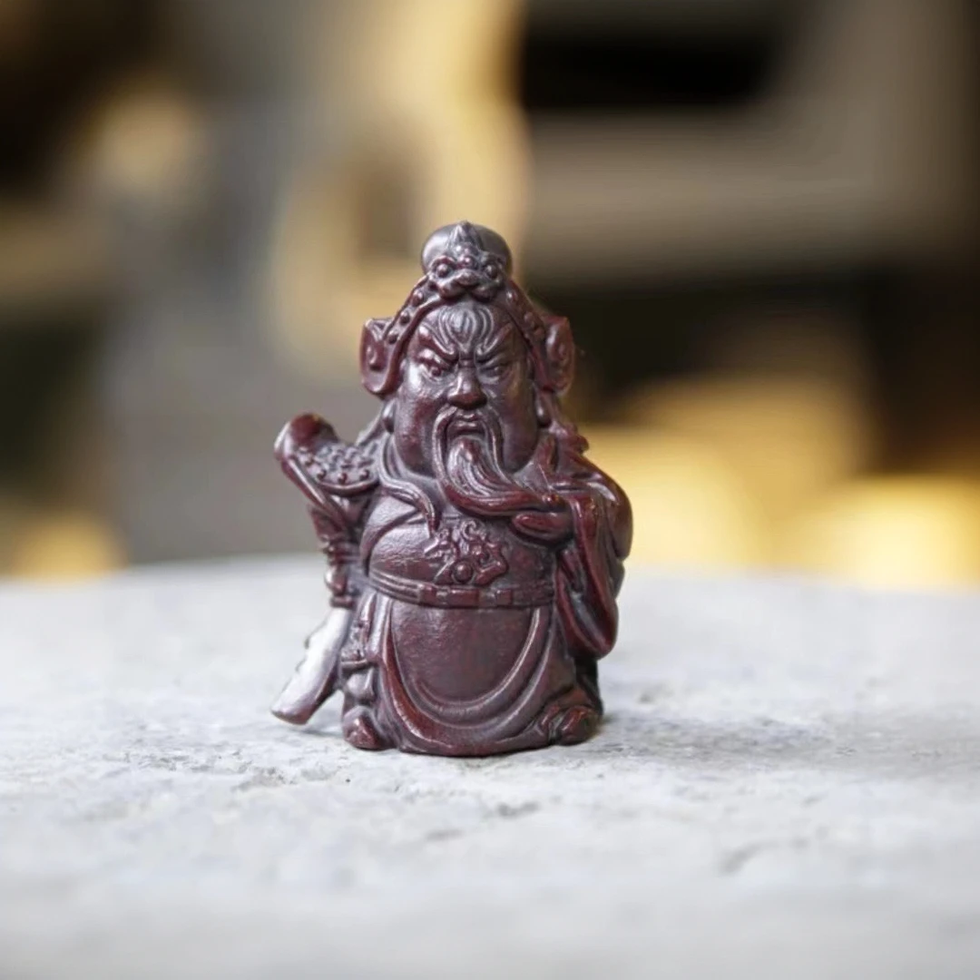 （德砂甄选）宜兴原矿紫砂手工茶宠高温石红料关公关羽摆件