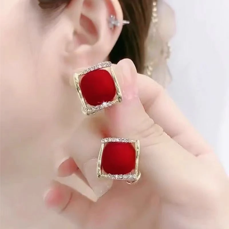 鹿色韩国高级感菱形珠珠耳环2023新款过年红色喜庆耳饰气质耳钉女