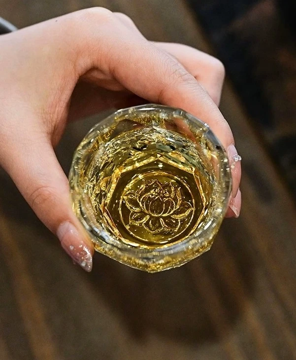 莲生万物钻面水晶杯