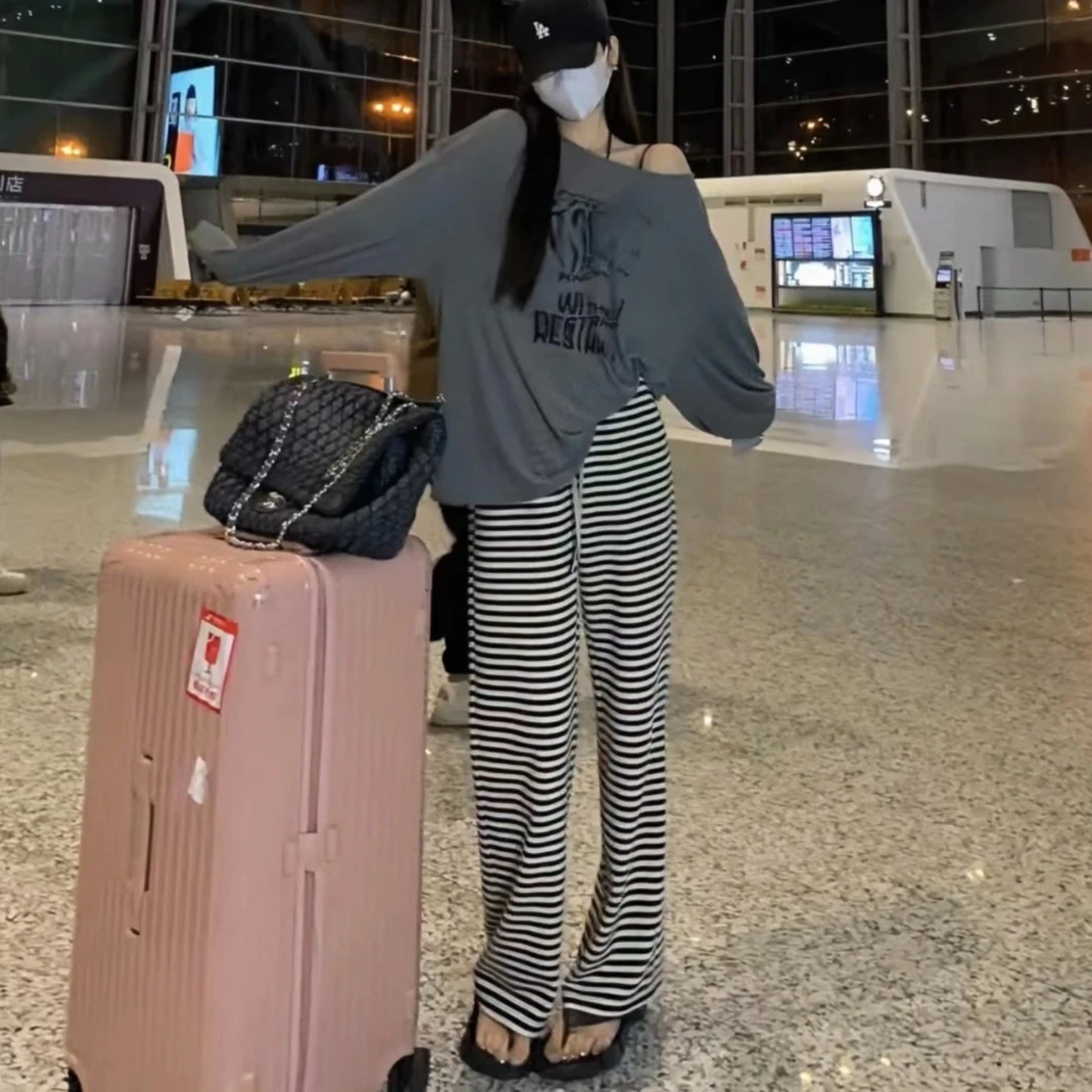 印花长袖防晒T恤宽松设计感小众露肩锁骨一字领上衣+条纹休闲裤