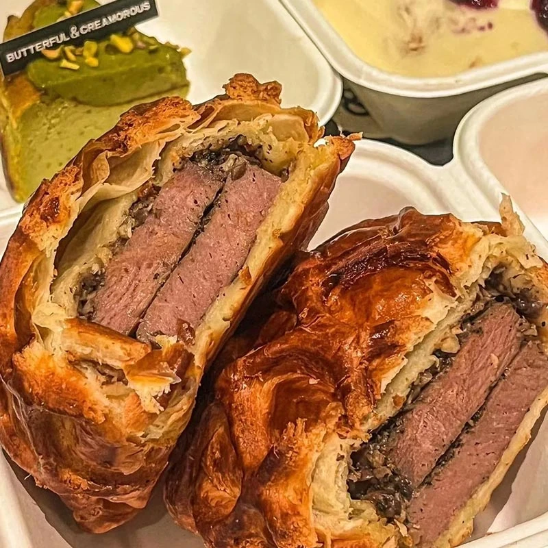 网红BC奶油与面包榛子巧克力酥皮碱水结可颂惠灵顿战斧牛排开心果