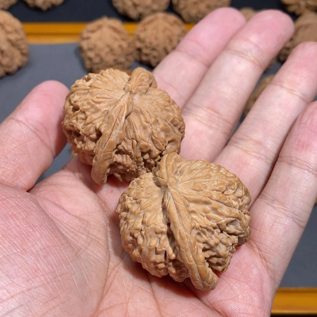 文玩核桃吊坠42闷白