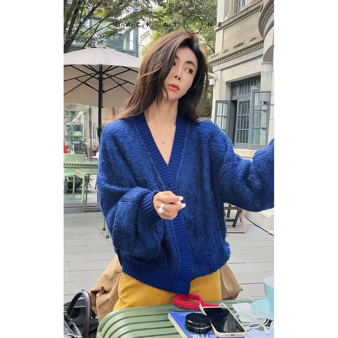 BackAtOne“绒绒深海”微光泽V领廓形藏青色毛衣外套 BEF-1AC175M-K